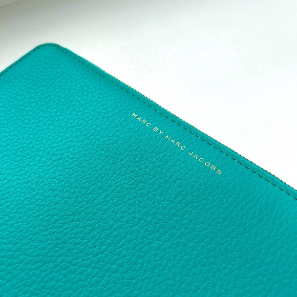 Marc by Marc Jacobs Travel Wallet - Picture 6 of 8